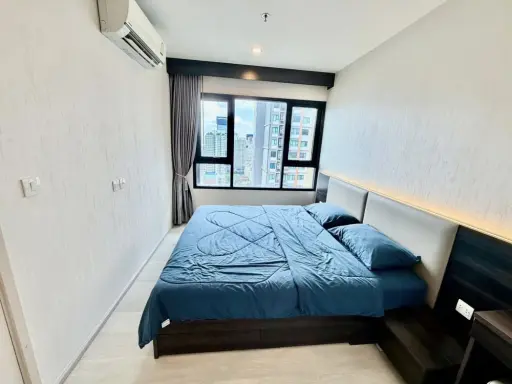 For rent: Life Asoke, 29th floor, fully furnished, nice room. If interested, hurry and reserve now. Don't miss out! Urgent! images