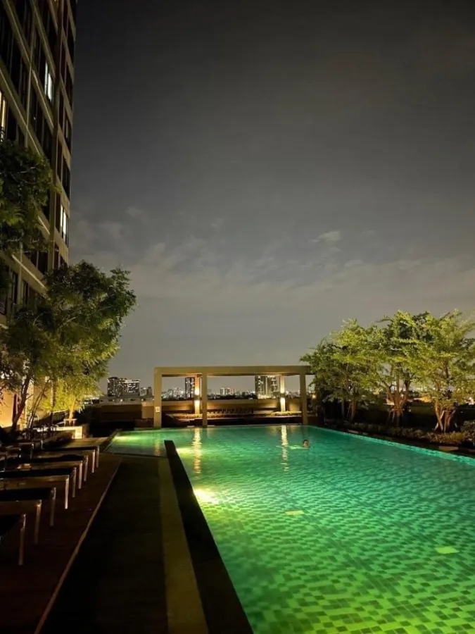 Condo for sale or rent, Ideo Sathorn-Tha Phra, corner room, private, swimming pool view. Don't delay.