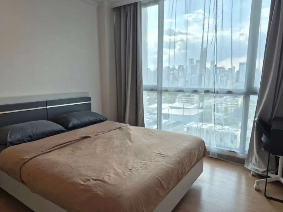 For rent: Supalai Oriental Sukhumvit 39. Spacious and comfortable room, fully furnished. Book now!