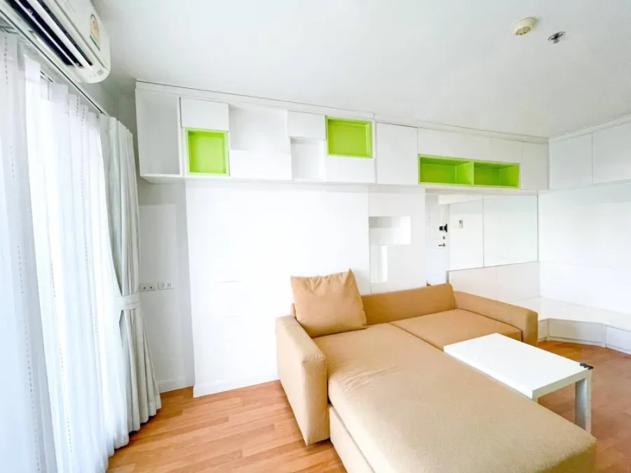 For sale or rent: Lumpini Park Riverside - Rama 3. Corner unit offering privacy, high-quality built-in furniture, and beautiful view. Book now!