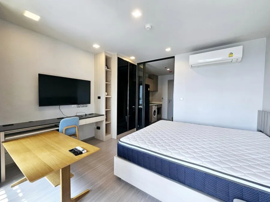 For rent, Life Ladprao, decorated in a minimal style, extremely livable, 44th floor, has a great view of the city. Good like this, don't miss it.