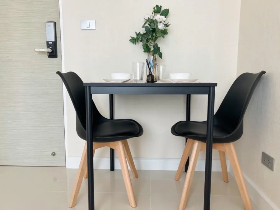 For rent, The Sky Sukhumvit 103, white tone room, comfortable to the eye, comfortable price, hurry up and reserve now, don't wait.