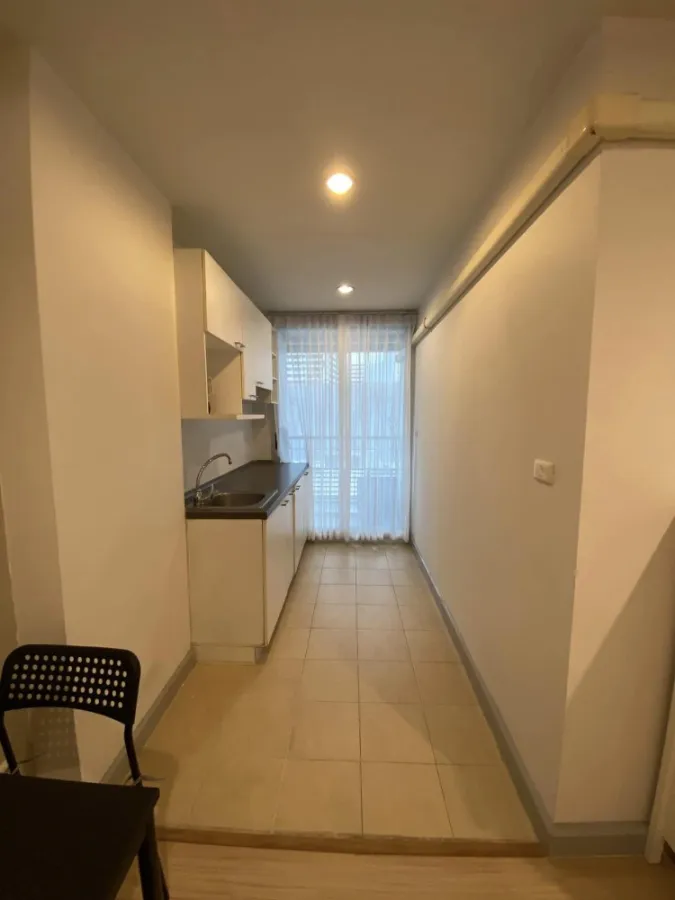 For sale: The Niche Sukhumvit 49, complete with furniture and electrical appliances, great price, reserve now, hurry!