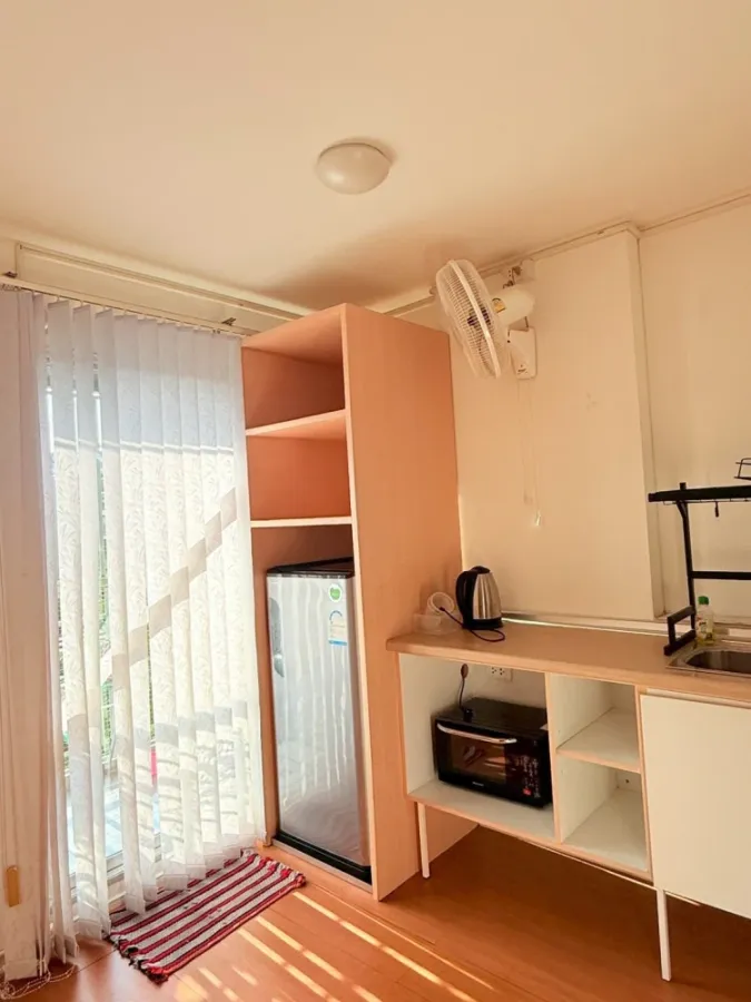 For rent Lumpini Condotown Chonburi - Sukhumvit, 6th floor, partitioned room, fully furnished, reserve now.