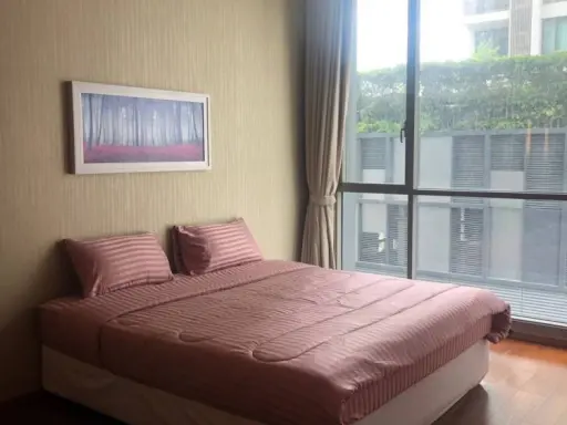 Rent quattro by sansiri, prime location with furniture and tight central area, don't miss it.