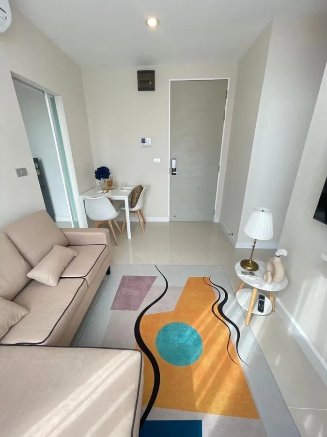 For rent: The Sky Sukhumvit, 3rd floor, beautiful room, large bed, well decorated. You can't reserve it anymore.