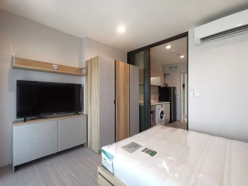 Urgent for rent !! Condo Life Sukhumvit 62, new room, fully furnished, convenient transportation, near BTS Bang Chak, don't miss !!
