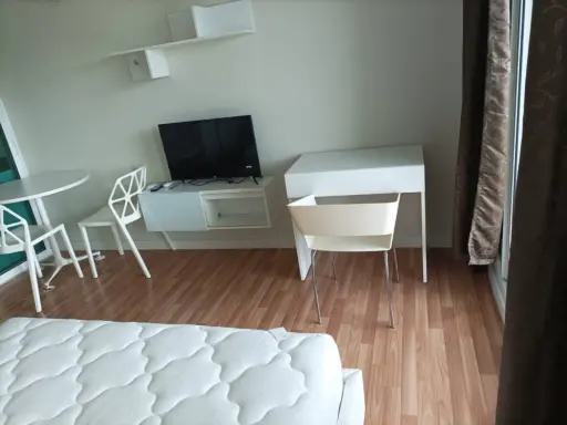 ให้เช่าคอนโด WE CONDO ตกแต่งห้องโทนสีขาว ดูสะอาดตา ได้ความสูงกำลังพอดี กับราคาที่สบายกระเป๋า จองเลย