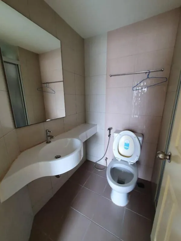 For rent, Lumpini Ville Ladprao-Chokchai 4, spacious room, fully furnished, condo on the main road, convenient to travel. If interested, don't miss it.