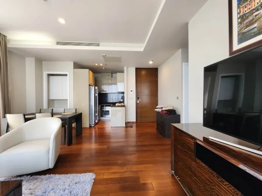 For rent: Quattro by Sansiri, spacious room, comfortable, corner position, 180 degree view, 2 balconies, hurry and book now!
