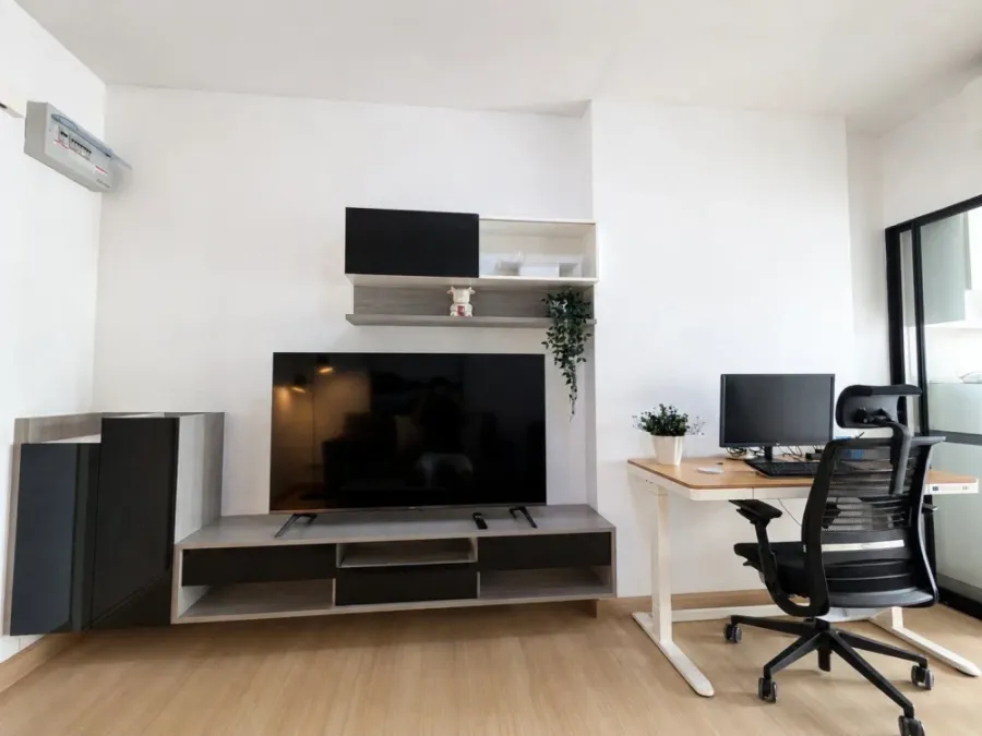 ให้เช่า Supalai Loft @ Talat Phlu Station ตกแต่งพร้อมอยู่ โทนเรียบสบายตา จัดสัดส่วนพื้นที่ใช้งานได้ลงตัว เหมาะทั้งสำหรับอยู่อาศัยและทำงานจากที่บ้าน
