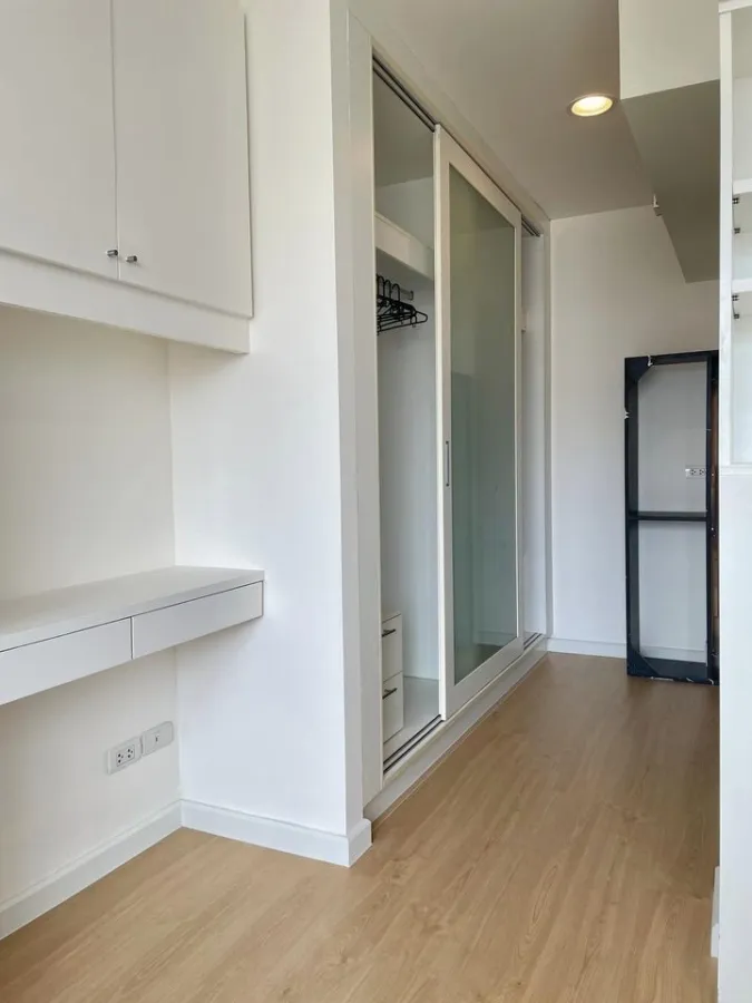 ให้เช่า D65 Condominium ห้องหัวมุม เงียบสงบ วิวสวย ระเบียงกว้าง รอให้คุณมาจับจองที่นี่ได้แล้ววันนี้