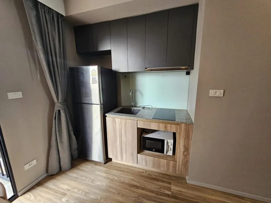 ให้เช่า Blossom Condo @ Sathorn-Charoenrat ห้องตกแต่ง Buit-In ไม้ สีอบอุ่น น่าอยุ่ จองด่วน