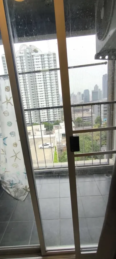 For rent: A Space Asoke-Ratchada, corner room, size 49 sq m, fully furnished, clean room, storage space beside the bed, must book.