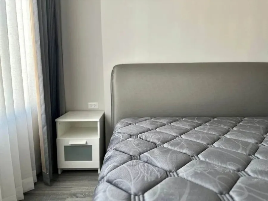 For rent: Ideo Chula Samyan, corner unit, less crowded, spacious living area, fully furnished. Don't miss out!