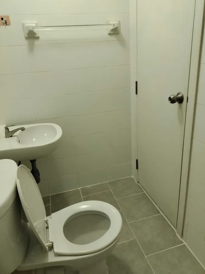 Selling Plum Condo, Central Station, 3rd floor, parking lot view, fully furnished, comes at a low price that you should not miss.