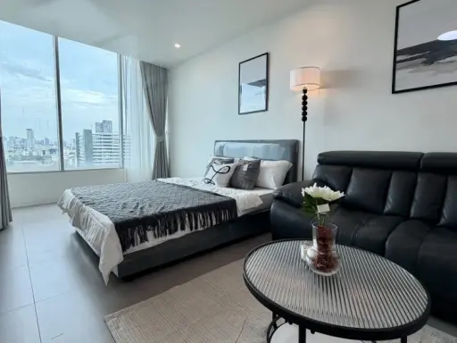 For sale or rent: La Maison Phaholyothin 24. Nice rooms, great location, convenient transportation. What are you waiting for?