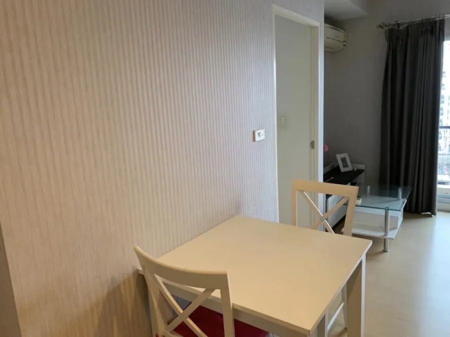 For rent, The Seed Terre Ratchayothin, 7th floor, with wallpaper, the whole room is very nice. Good like this. Hurry up to reserve before it's gone.