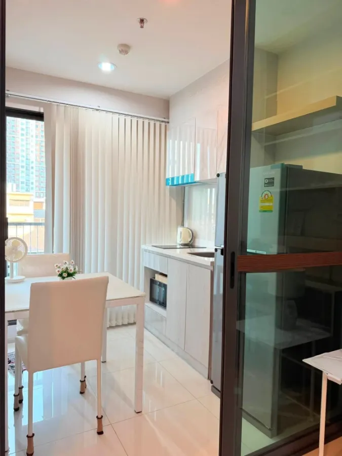 For rent: Life Pinklao, 1 bedroom, 1 bathroom condo with full built-in furniture. Don't miss out!
