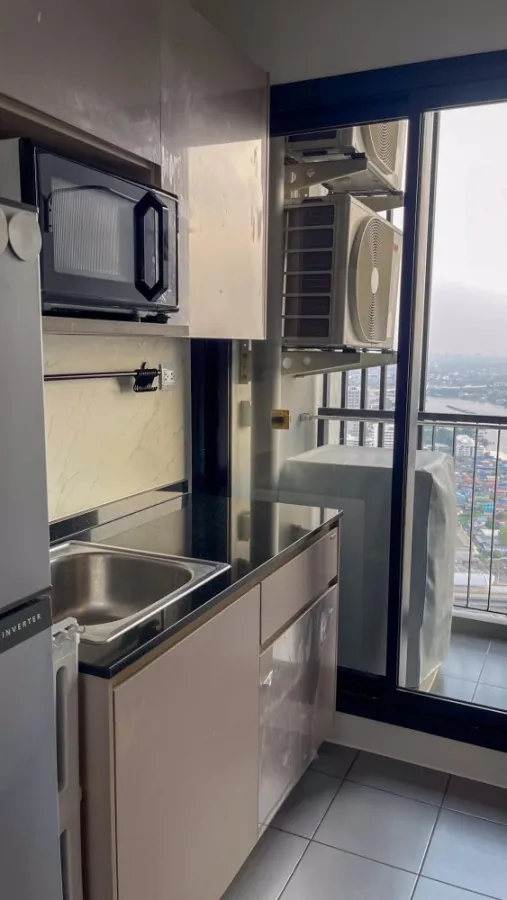Condo for rent, The Politan Rive, partitioned room, view of the Chao Phraya River, very good, just carry your bags and move in.