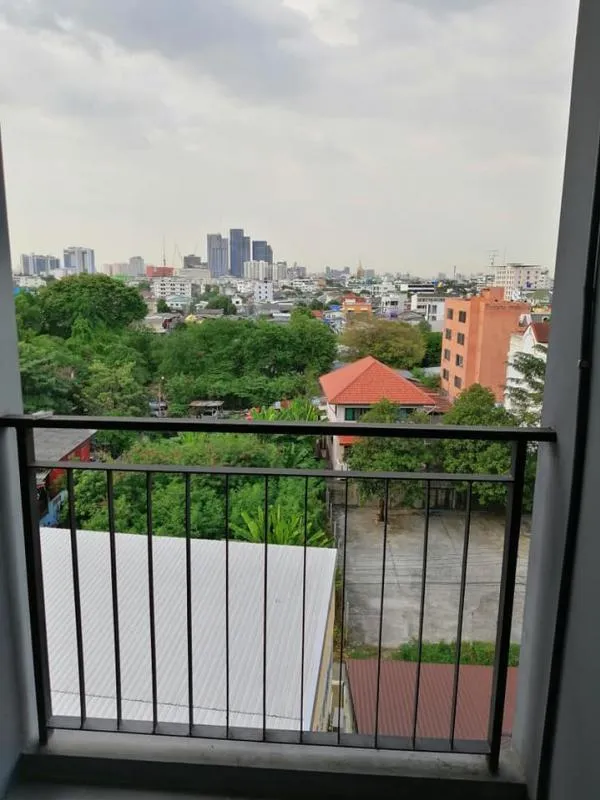 Urgent rental !! Condo The Teak Bangna-Trad, conveniently located near the train, do not miss !!