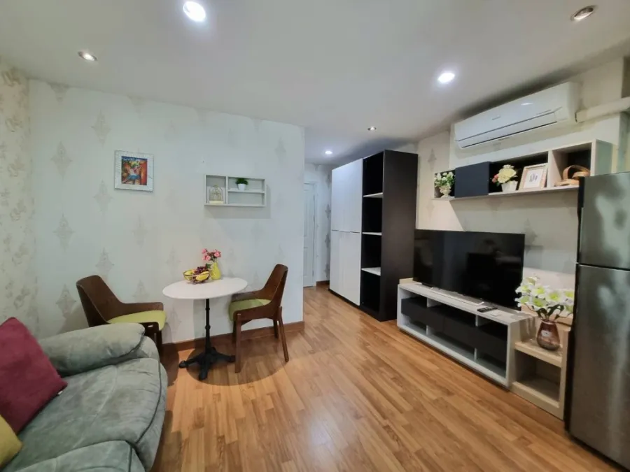 For Rent Regent Home Sukhumvit 81, beautifully decorated room with good wallpaper, cheap price, book now.