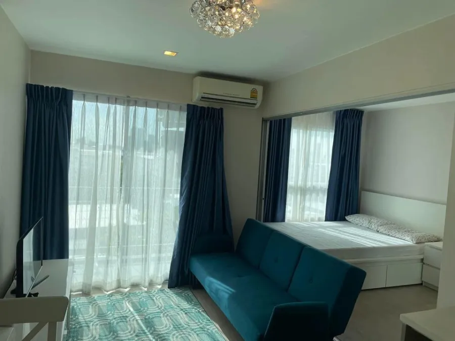 For rent, Metro Luxe Phaholyothin, very big sofa, nice bed, room ready to move in. Can't miss it, book now.