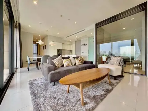 For sale or rent: Vittorio Sukhumvit 39. Private elevator access to the room. Stunning city view. Ready to move in.
