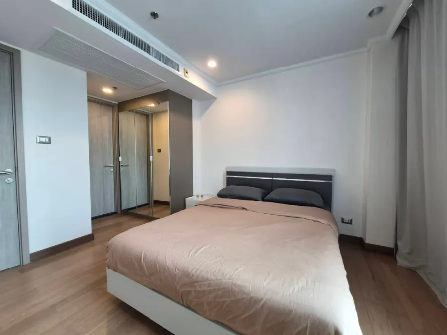 For rent: Supalai Oriental Sukhumvit 39. Spacious and comfortable room, fully furnished. Book now!