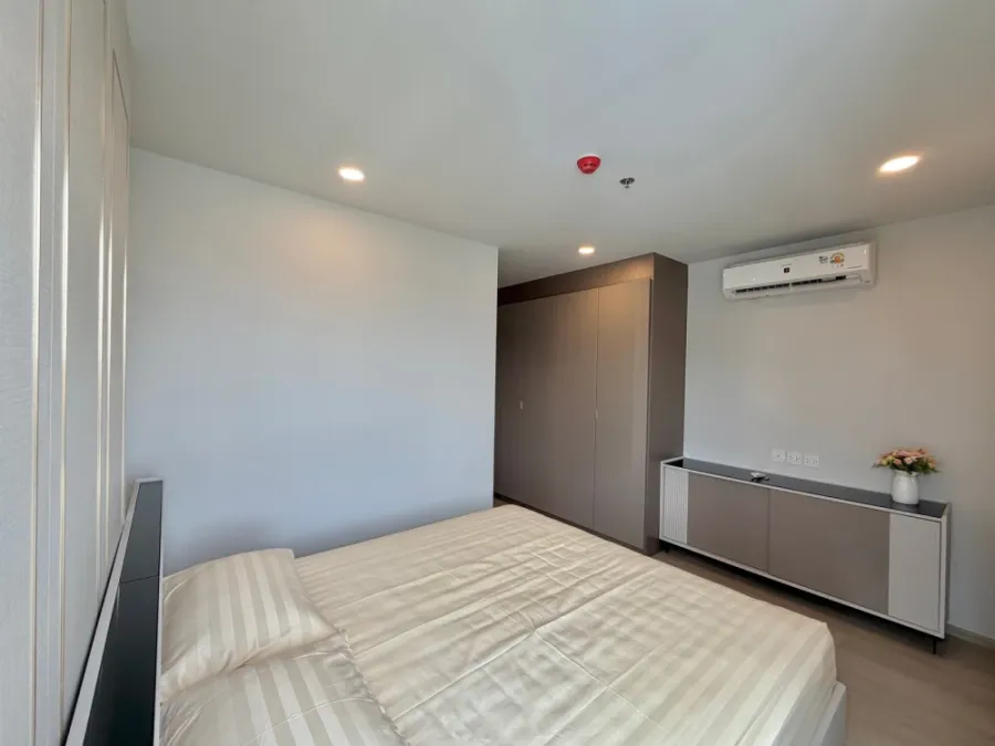 Selling Aspire Onnut Station, 17th floor, unobstructed view, fully furnished. Book now! Don't miss out!