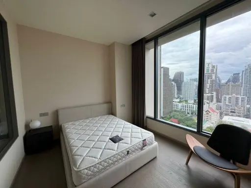 For rent: The Esse Asoke, 20th floor, spacious room. Simply decorated, very livable. You can't make a reservation, hurry.
