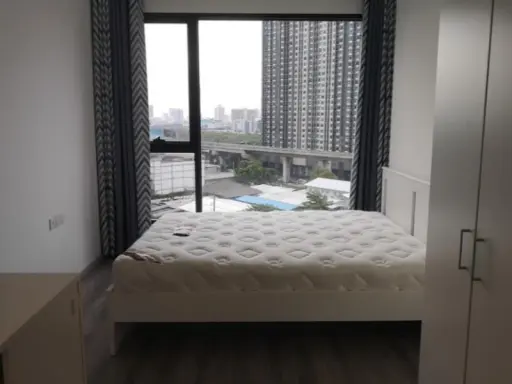 For rent Ideo Mobi Asoke, the central area here is very beautiful. Descriptive pool view Hurry up and book now!! images
