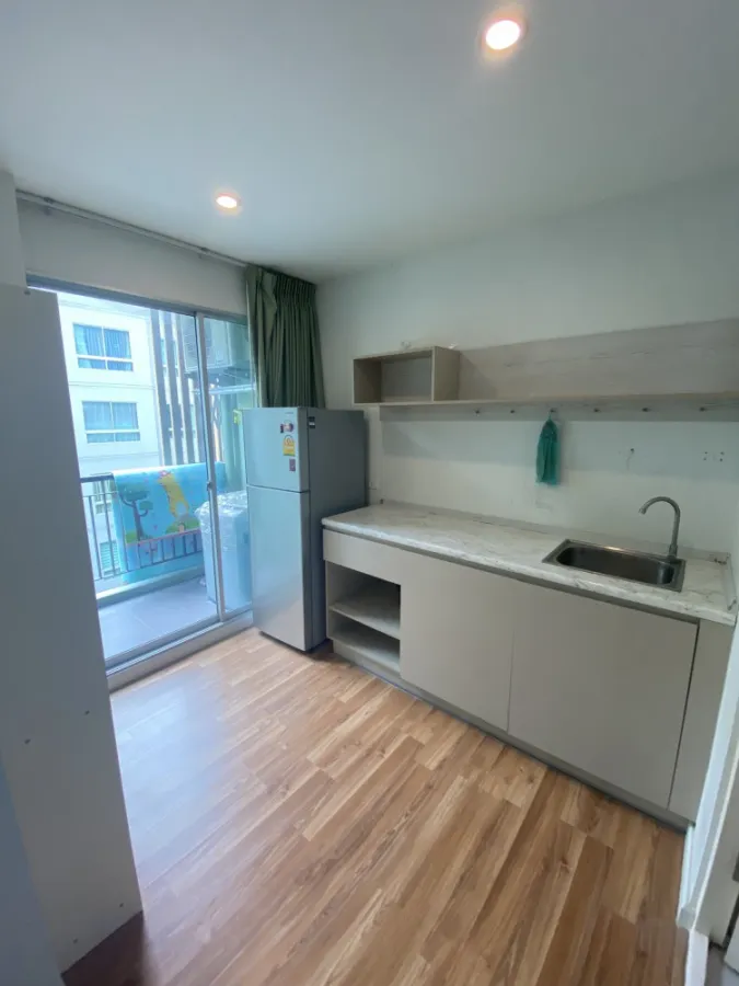 For rent V Condo Lat Krabang, good location, convenient transportation, full facilities, book now!!