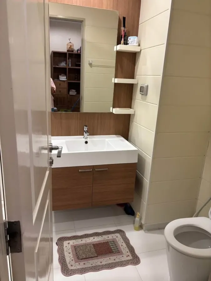 ให้เช่า Q.house condo sathorn ห้องอยู่ชั้น 9 ติดbts ออกจากคอนโดขึ้นบันไดเลื่อนได้เลย เดินทางสะดวกสบายมากๆ