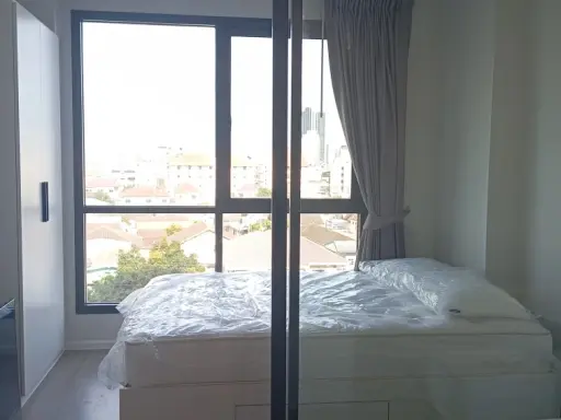 For rent: Blue Sukhumvit 105, corner room with privacy, comes with complete furniture and electrical appliances, just bring your bags and move in.