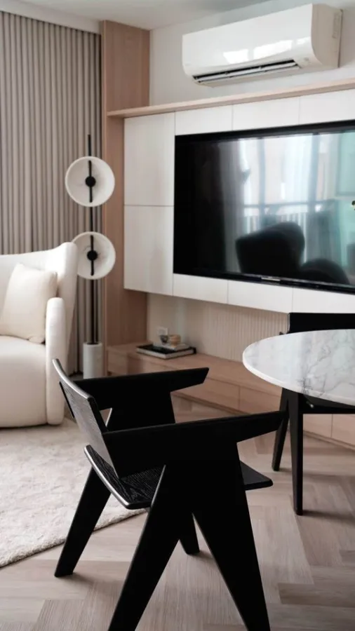 For sale: The Address Pathumwan, spacious corner room, decorated very elegantly. Premium furniture, great built-ins, don't miss out on something good