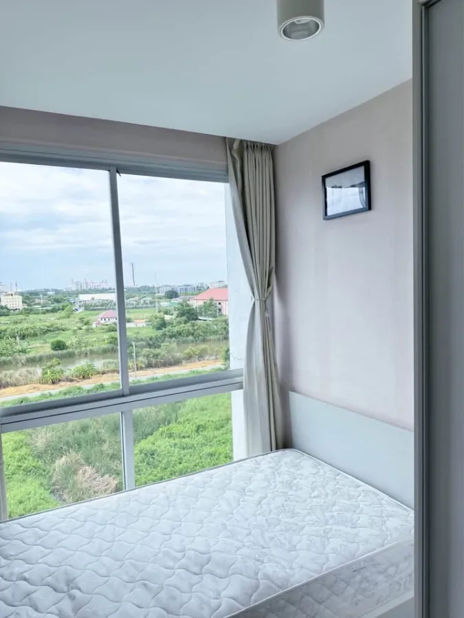 For sale, for rent Swift Condo, 8th floor, lots of usable space, not too hot, breezy room, no buildings blocking the view, move in now, don't hesitate