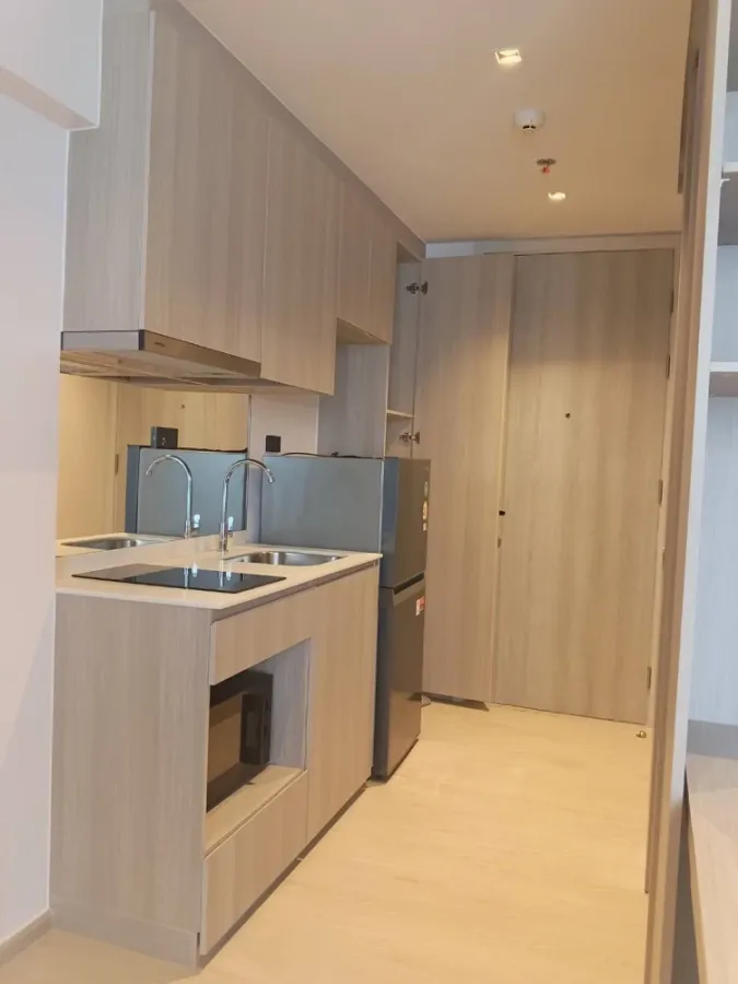 ให้เช่า Reference Sathorn - Wongwianyai ห้องสตูดิโอ ชั้น 9 ตกแต่งคุมโทน เครื่องใช้ไฟฟ้าครบครัน จองด่วน