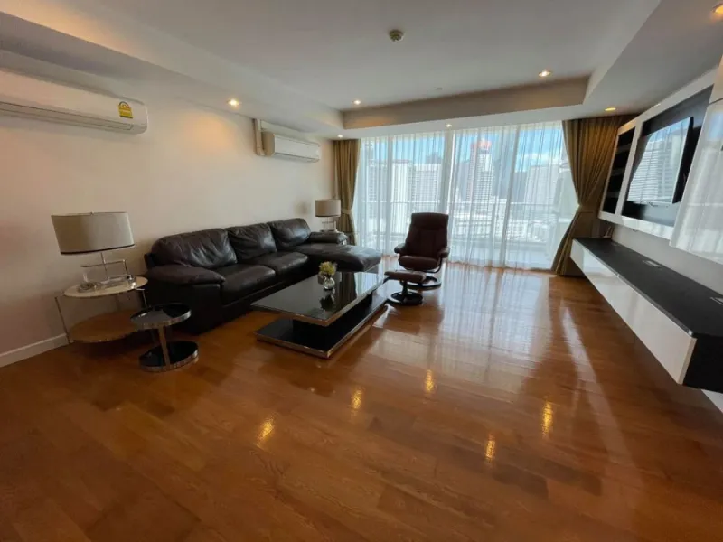 คอนโด จามจุรี สแควร์ เรสซิเด้นส์ 3 ห้องนอน 4 ห้องน้ำ พร้อมห้องแม่บ้าน ห้องใหญ่ แบบนี้หาไม่ได้แล้ว