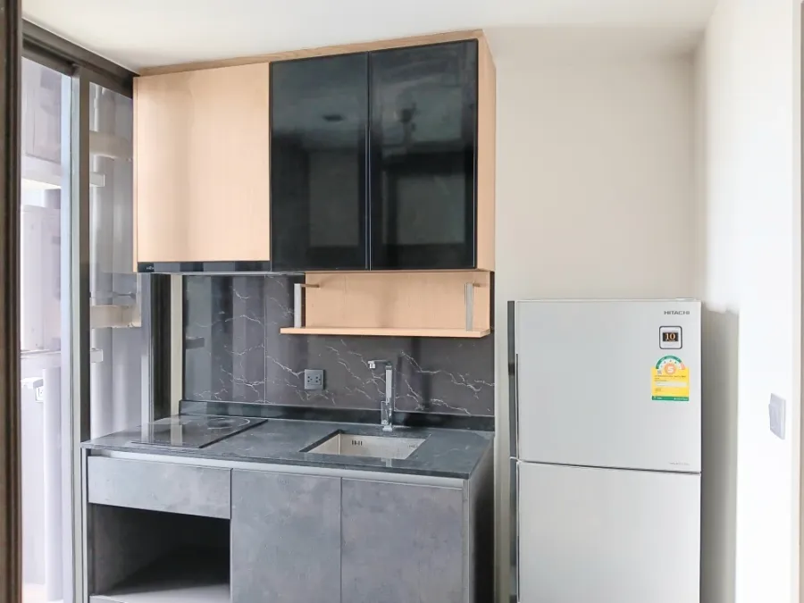 For rent: The Line Jatujak, 33rd floor, city view, fully furnished room, ready to move in, book now, don't miss out.