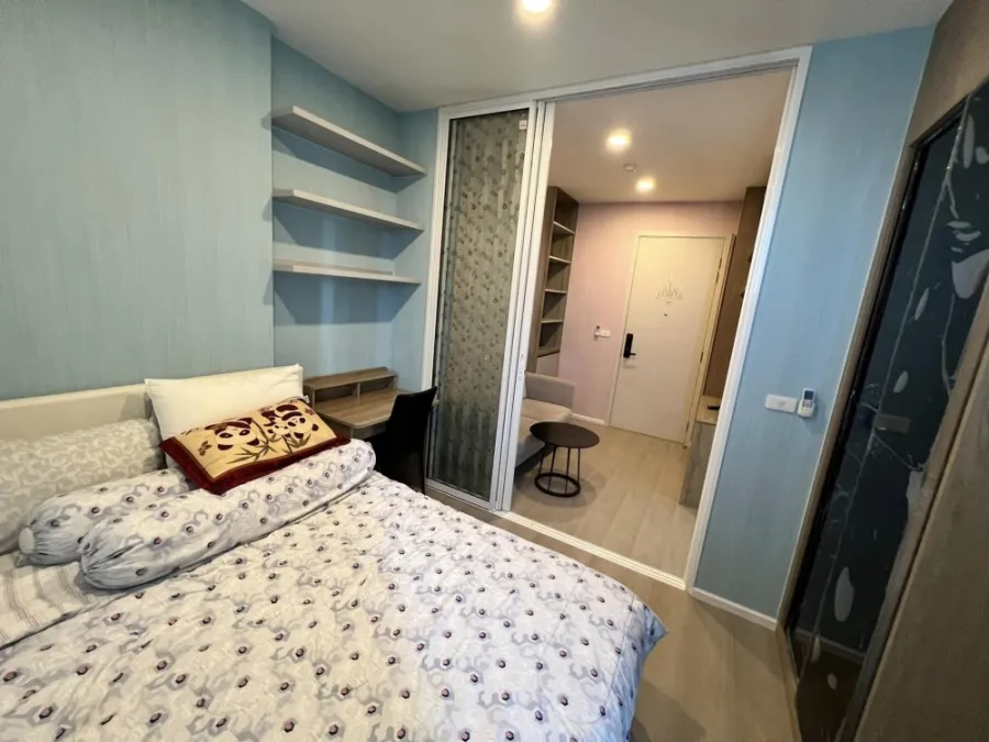 ให้เช่า De Lapis Charan 81 ห้องพร้อมเข้าอยู่ พร้อมเฟอนิเจอร์ ติดวอลเปเปอร์ทั้งห้อง บิวอินชั้นวางของ