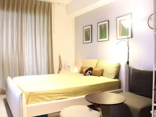 For rent: The Loft Ekkamai, 11th floor, fully furnished, separated room, beautifully decorated, livable, don't miss it.