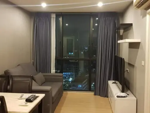 Quick sale!! Condo The Base Chaengwattana, 2 bedrooms, 1 bathroom, size 50 sq.m., 16th floor, panoramic view of the master bedroom.