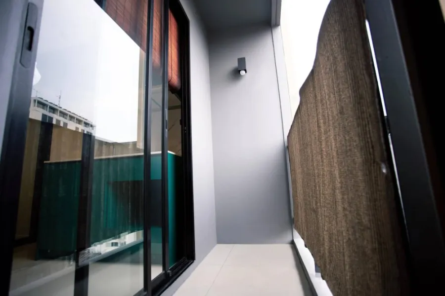 For sale, rent, ready to move in, IKON Suhumvit 77, fully furnished, ready to decorate, if you miss it you will regret it.