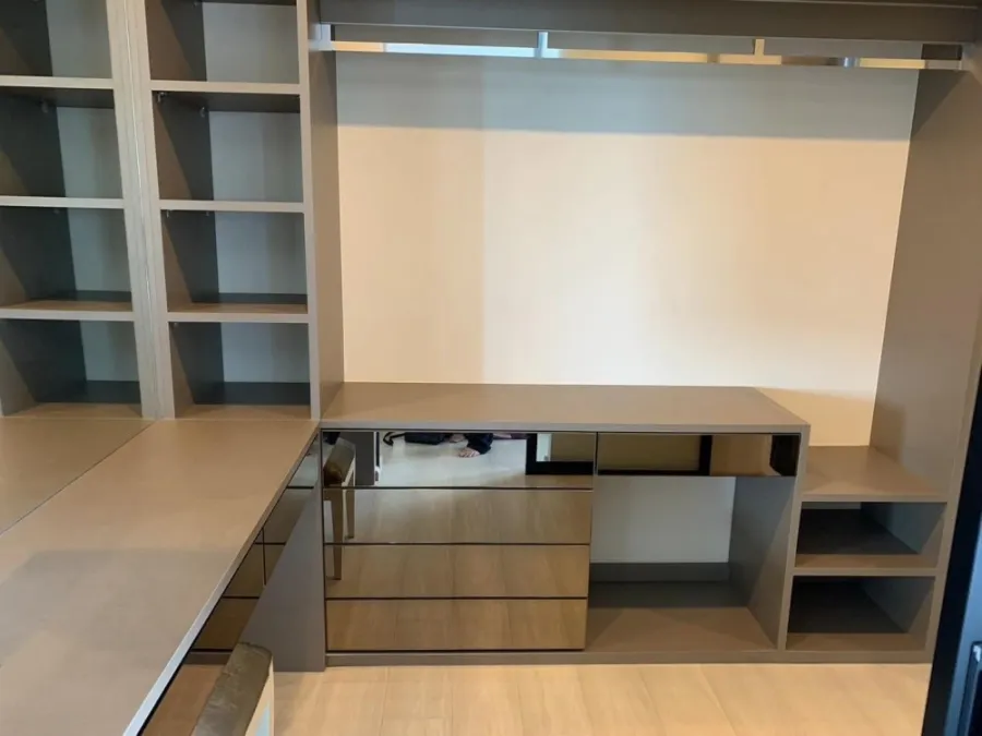 For rent: Life Asoke Condo, high floor, beautifully decorated room, fully furnished, just bring your own luggage and move in.