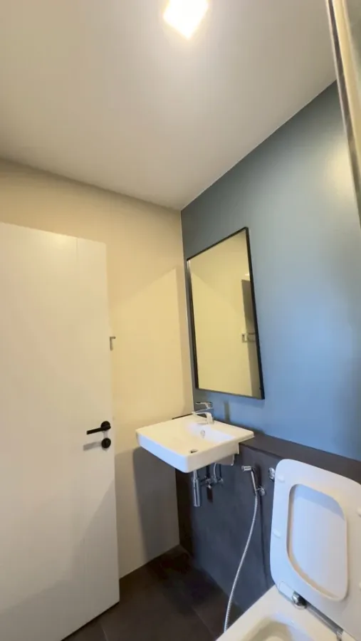 For rent: The Key MRT Phetkasem 48. Nice high-floor unit with good ventilation. Fully furnished and equipped with appliances. Book now!