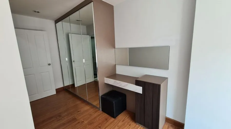 Condo for sale, Wish @ Siam, 2nd floor, corner room, spacious, private, don't wait, reserve now.