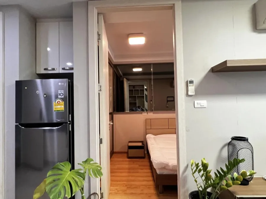 Condo for rent, J.R.Y Condo Rama 9, room decorated in a minimalist style, minimalist, nice built-ins, nice to sleep in, book now.