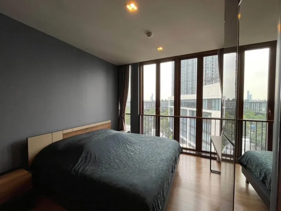 ขาย ให้เช่า HASU HAUS อาคาร B ชั้น 7 (ชั้นสูงสุด) เฟอร์นิเจอร์บิวท์อิน SB 1 ห้องนอน + ห้องนั่งเล่นพร้อมประตูบานเลื่อนกระจก จองเลย