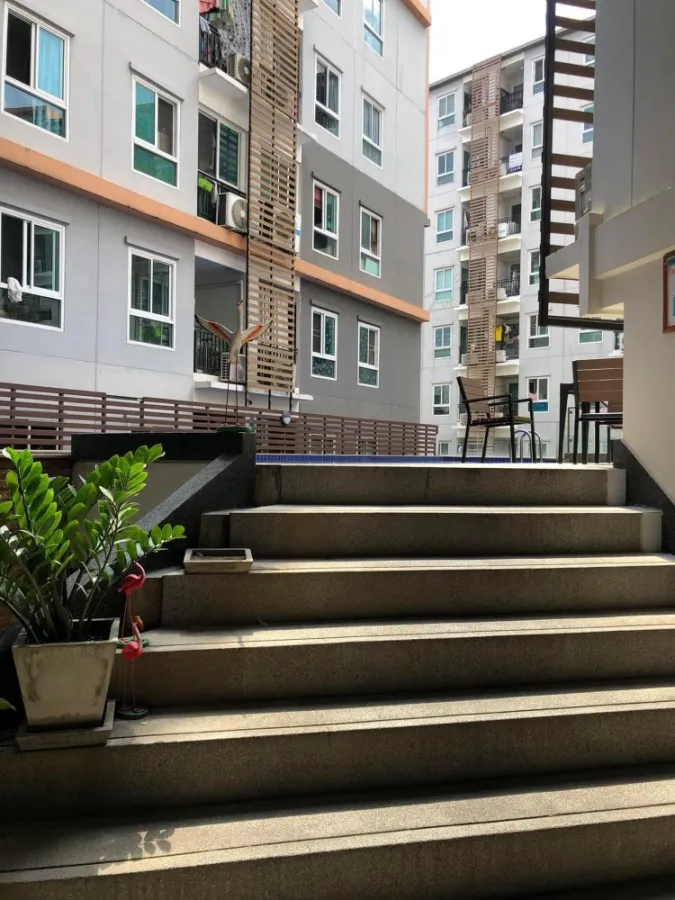 Sell, rent, Regent Home 22, Sukhumvit 85, empty room, lots of usable space. Separate the kitchen. Book now. Don't miss it.